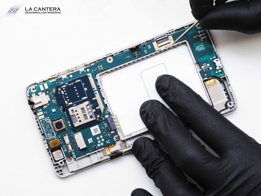 ¿SABÍAS QUE TU SMARTPHONE ESTÁ COMPUESTO POR MÁS DE 200 MINERALES? - La
